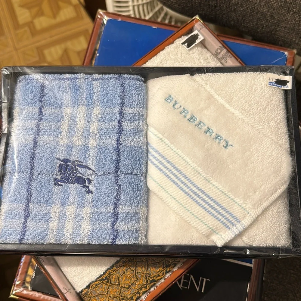 Burberry hand towel